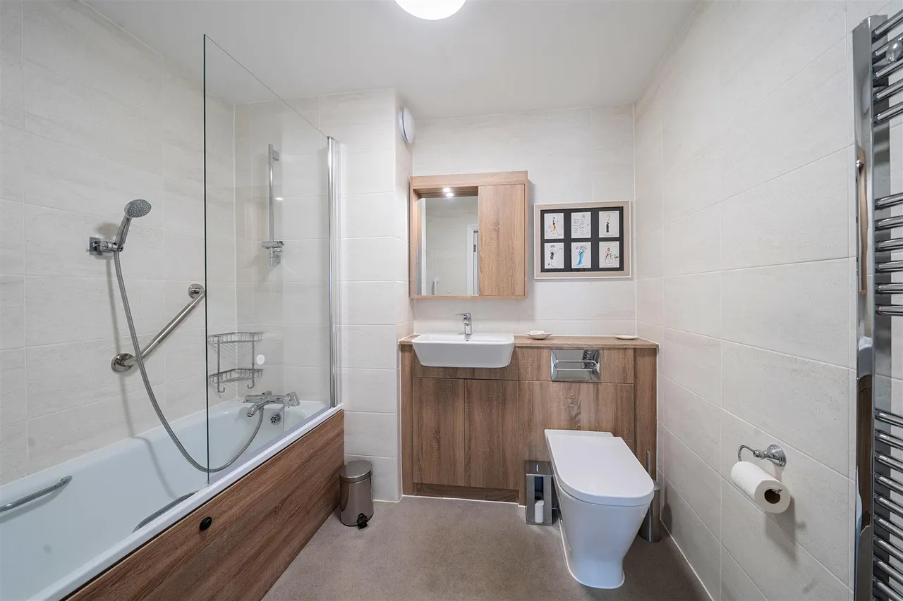 Crookham Road, Fleet, GU51, photo 12