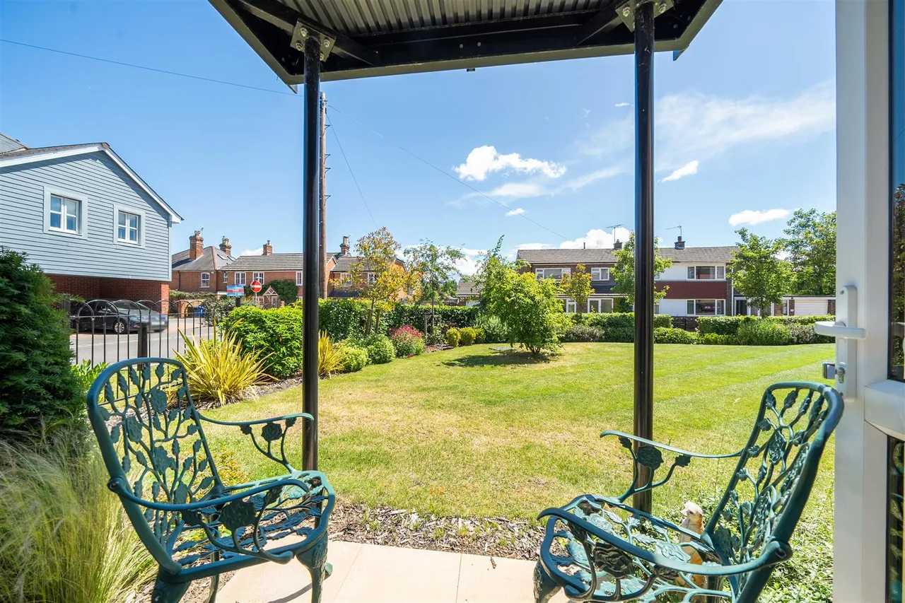 Crookham Road, Fleet, GU51, photo 2