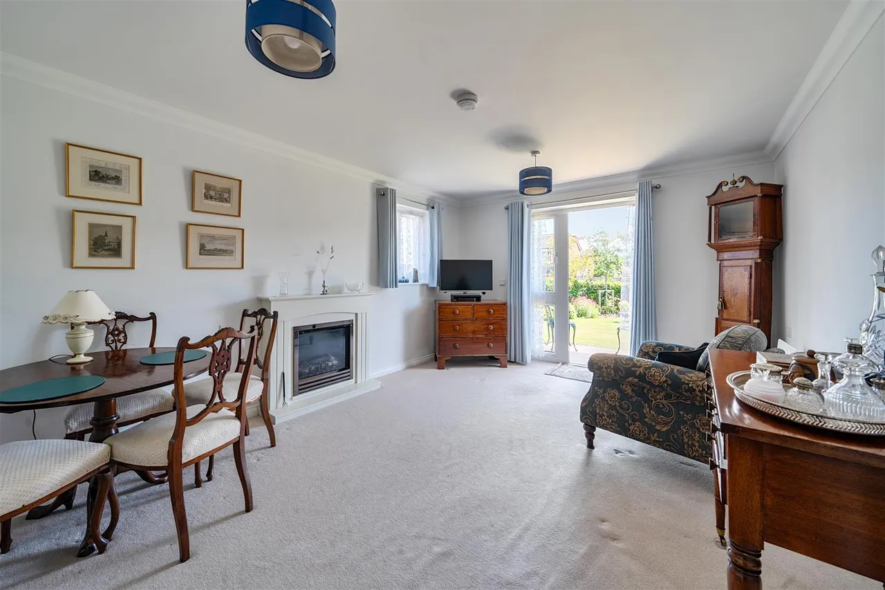 Crookham Road, Fleet, GU51, photo 3