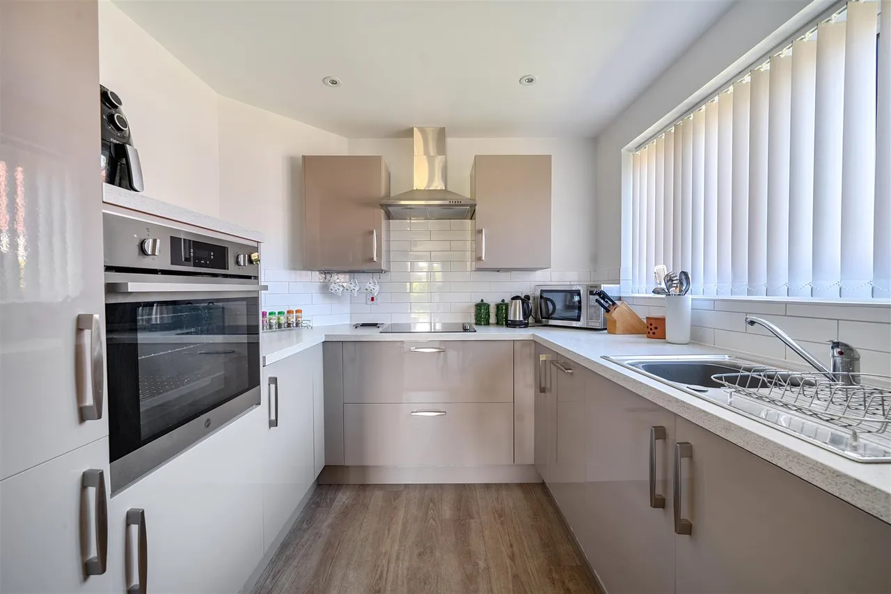 Crookham Road, Fleet, GU51, photo 6