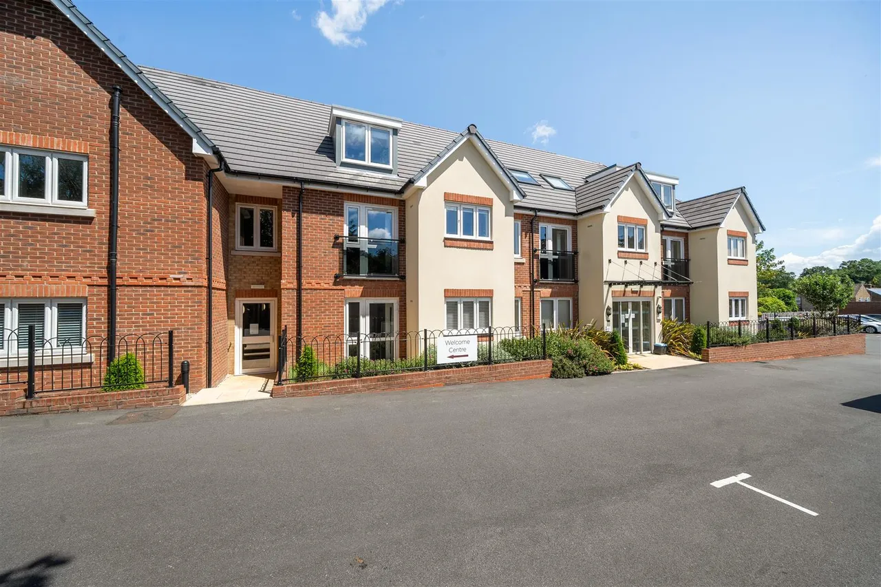 Crookham Road, Fleet, GU51, photo 19