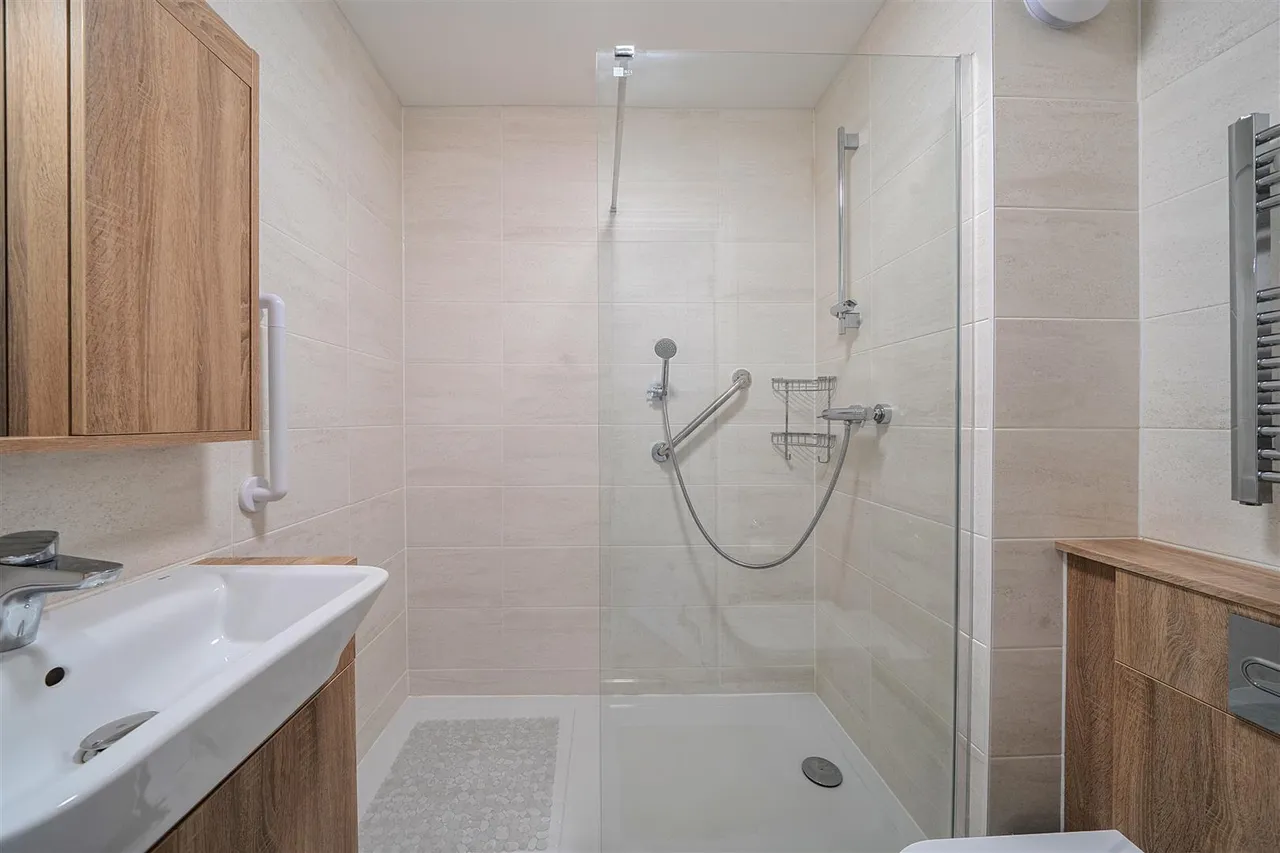Crookham Road, Fleet, GU51, photo 9