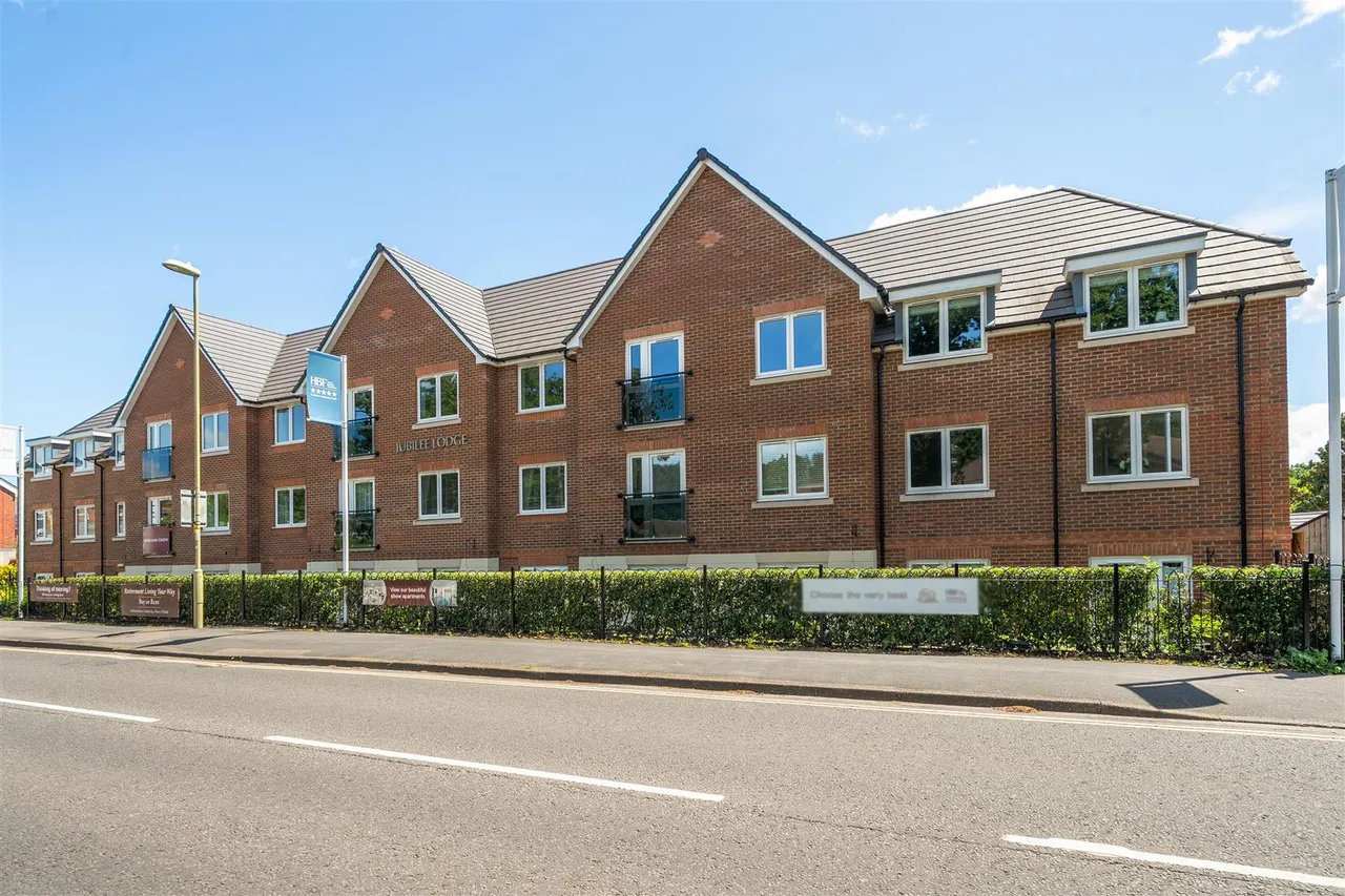 Crookham Road, Fleet, GU51, photo 20