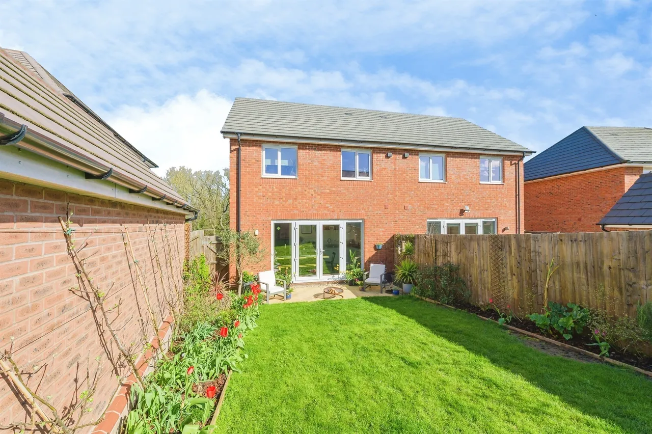 Rangemoor Crescent, Amington, B77, photo 17