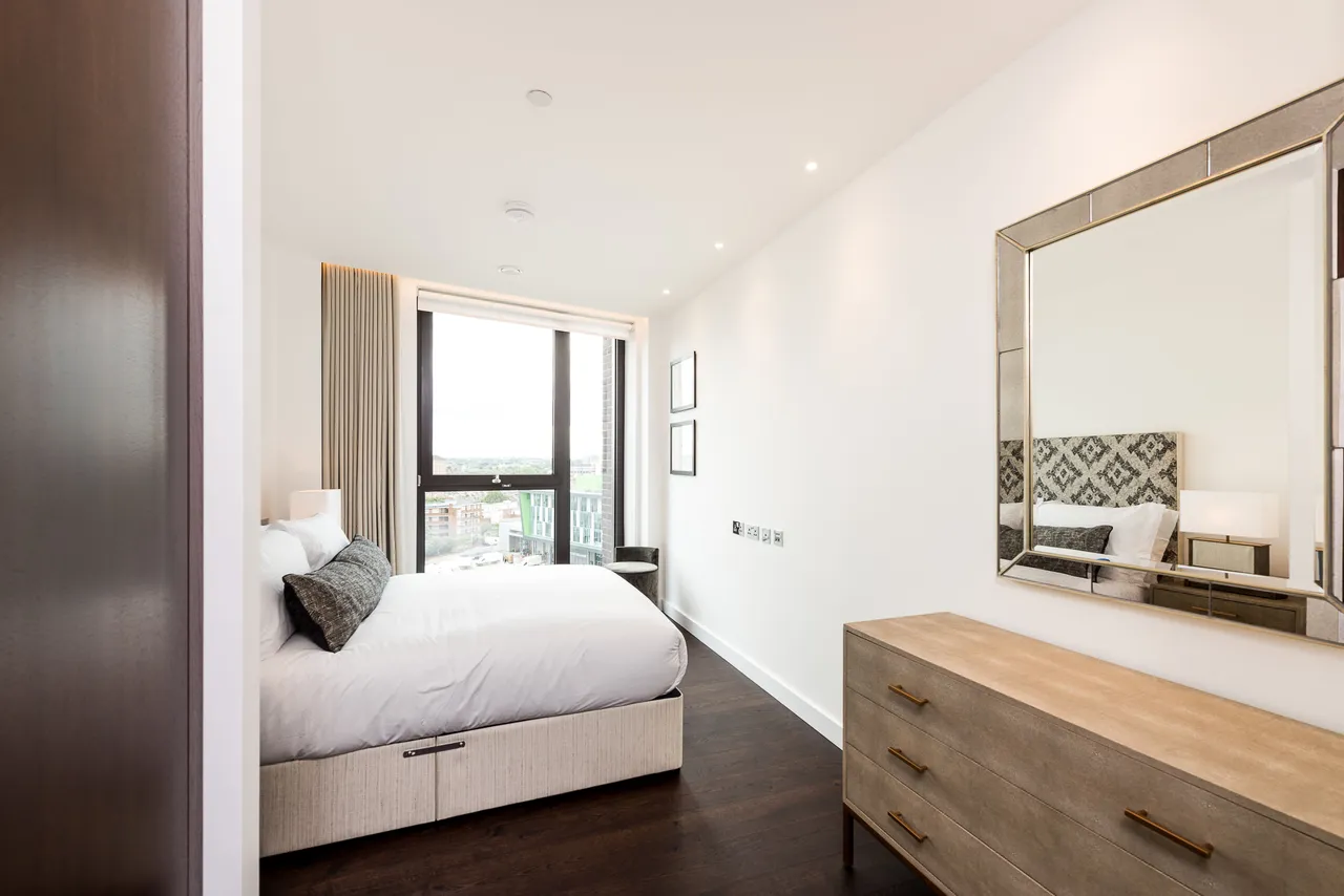 39 Thornes House, Charles Clowes Walk, The Residence, 40-42 Ponton Road, London, photo 6