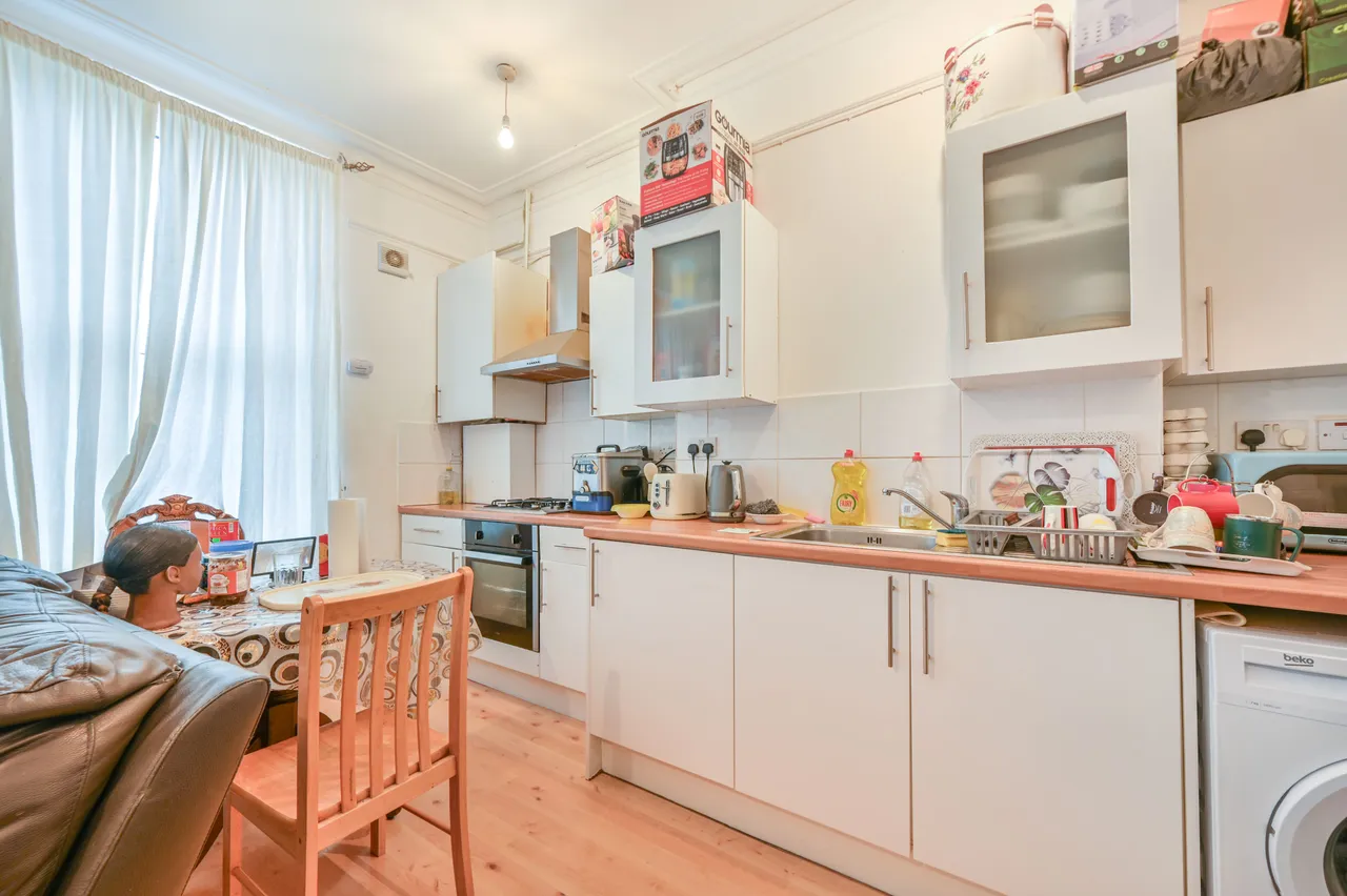 40b Park Parade, London, photo 2