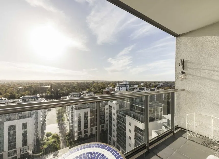 Pump House Crescent, Brentford, TW8, photo 4