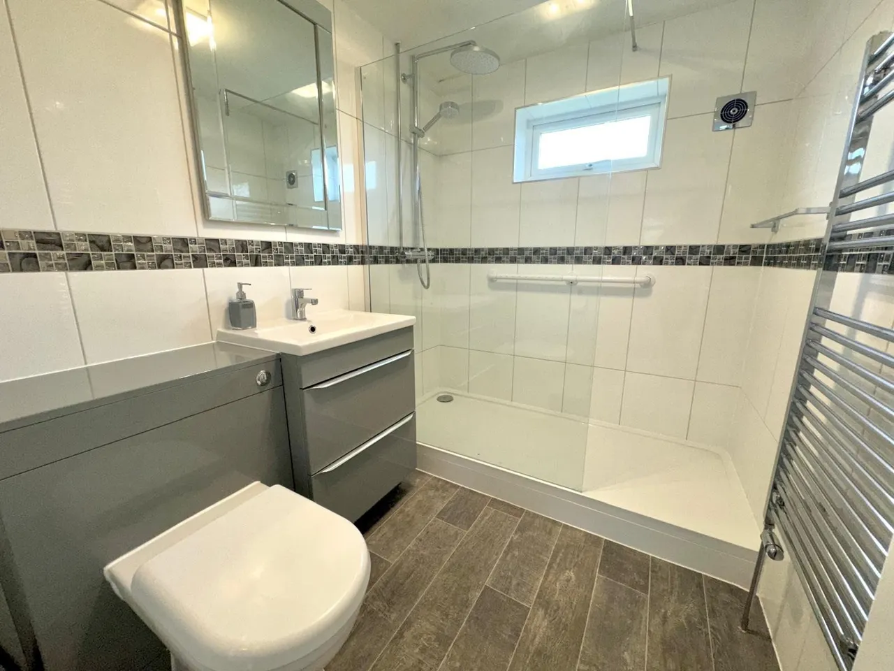 Cleeve Lawn, Swindon, Wiltshire, SN3 1LE, photo 12