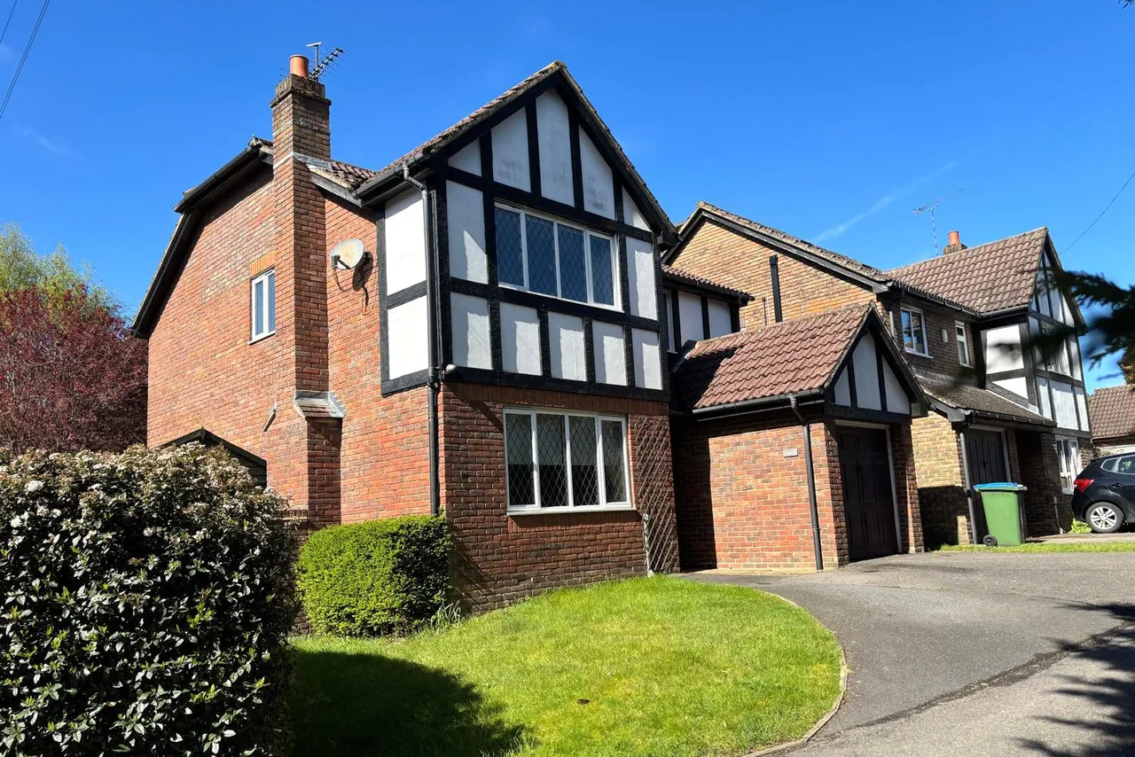 4 bed house for sale — Mill Road, Dunton Green, Sevenoaks, Kent, TN13 2UZ
