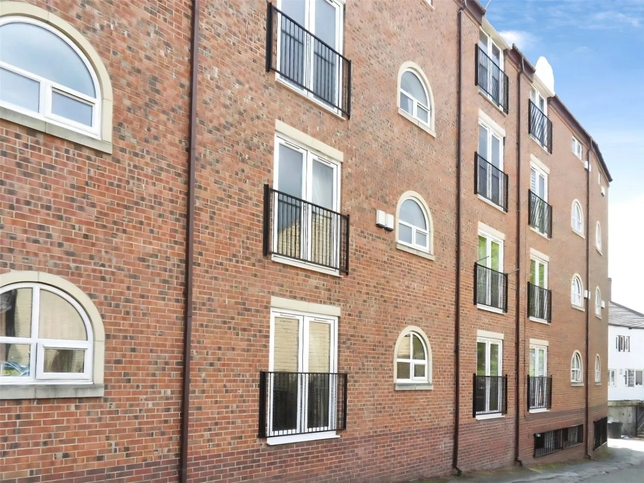 2 bed flat for sale, Back Lane, Heckmondwike, WF16