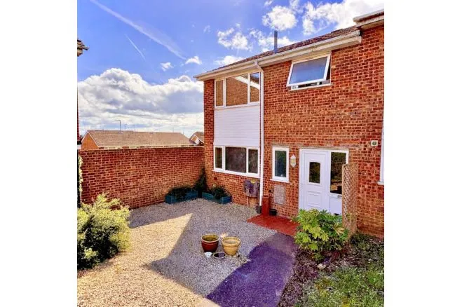 3 bed house for sale — Church Lane, Leicester