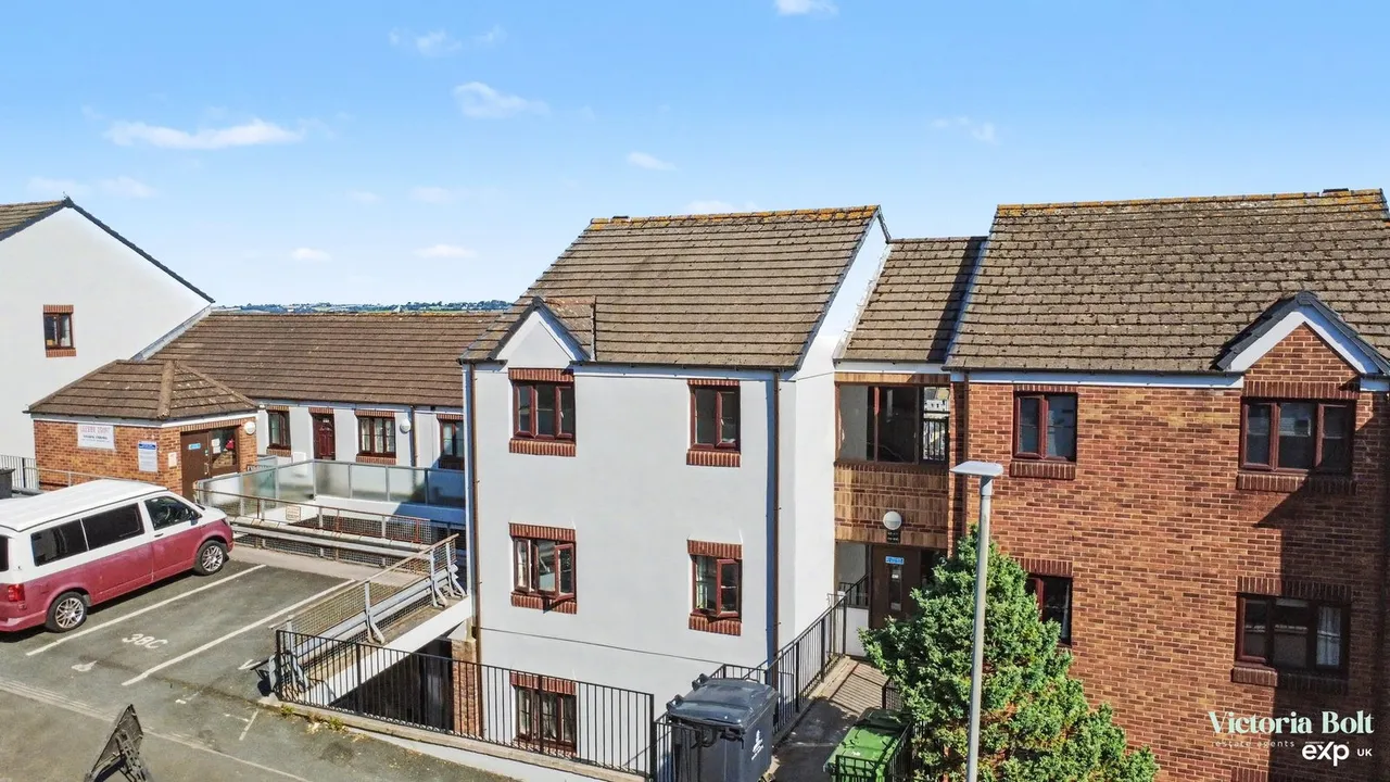 2 bed flat for sale — Leeside Court, Northesk Street, Stoke