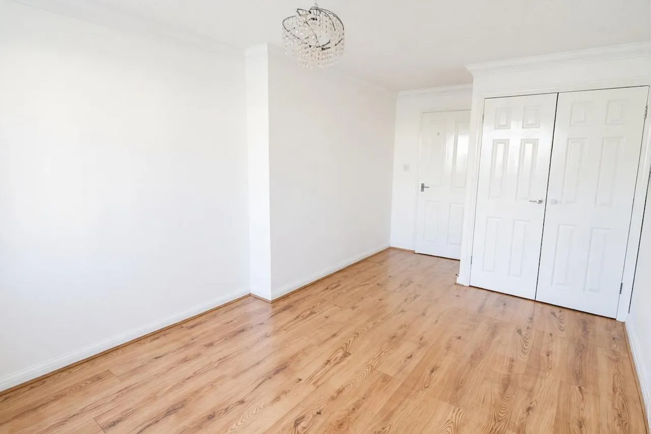 London Road, RM7, photo 13