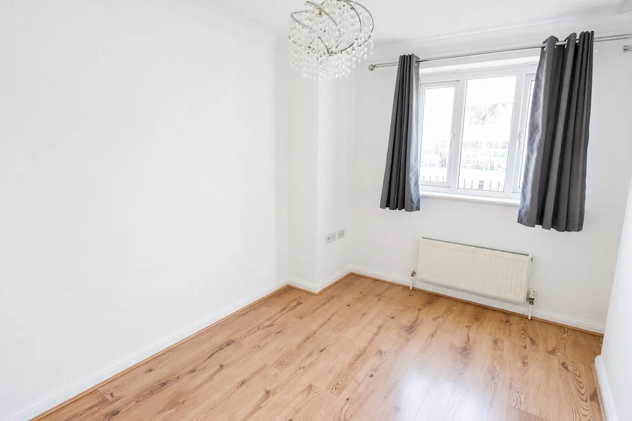London Road, RM7, photo 8
