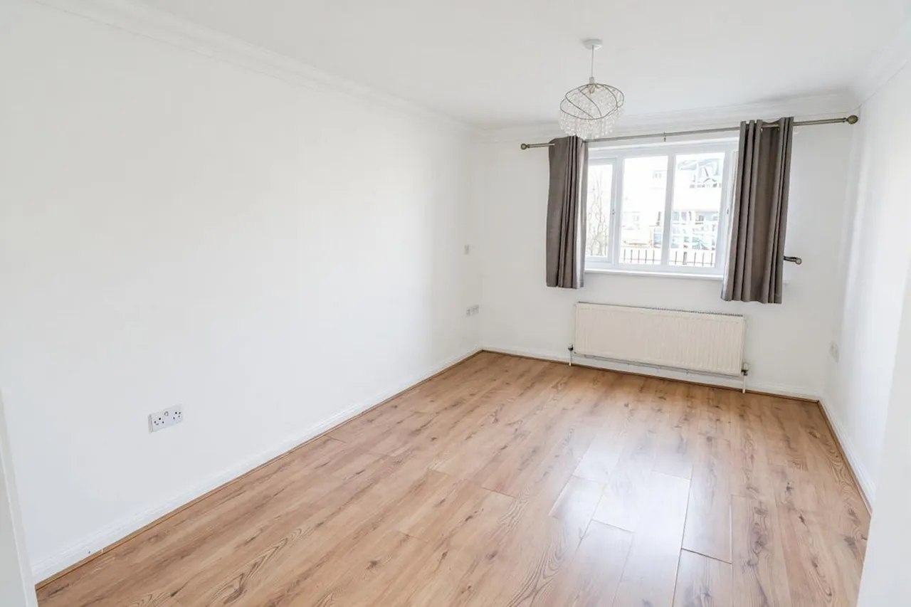 London Road, RM7, photo 10