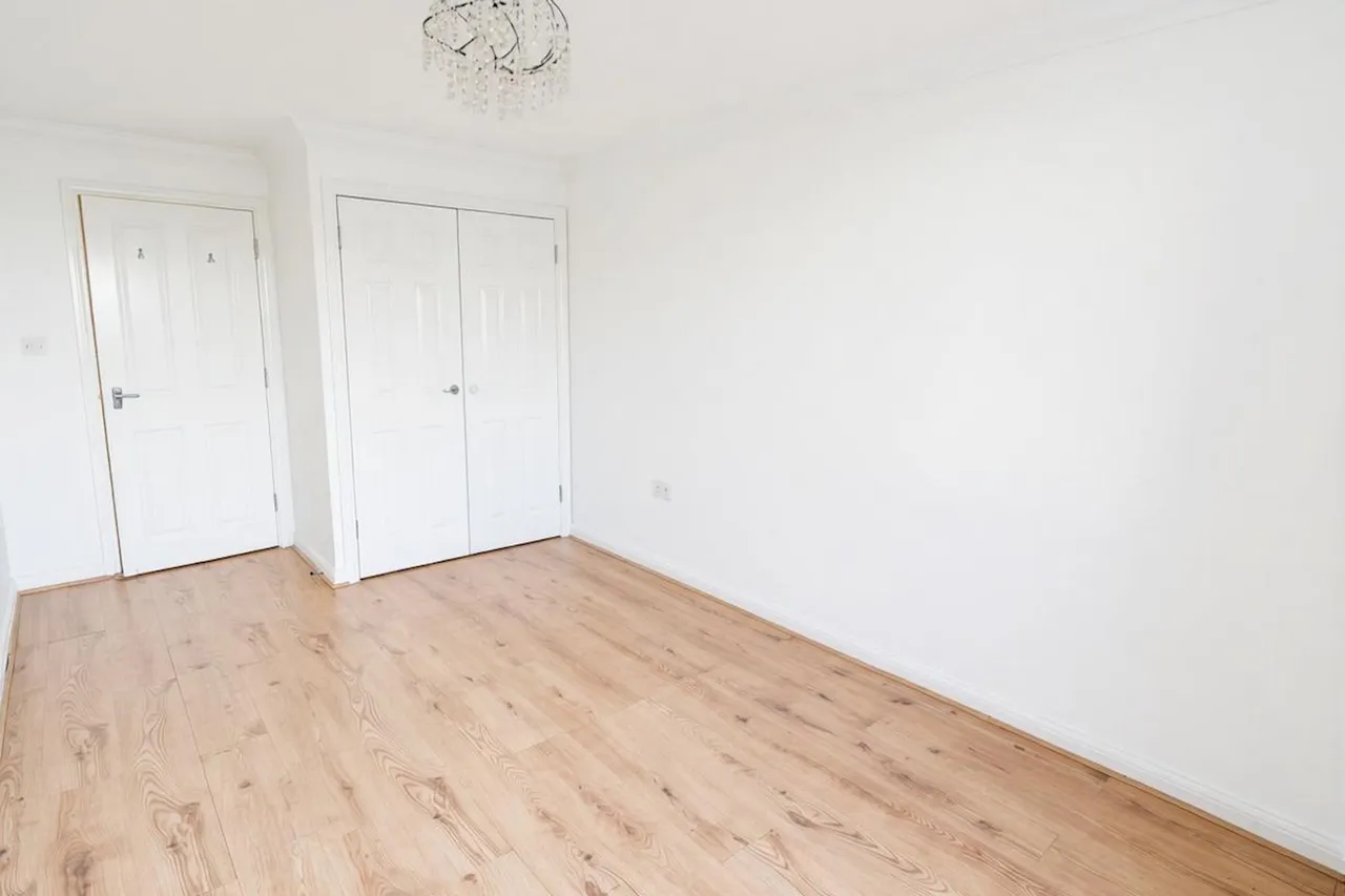 London Road, RM7, photo 12