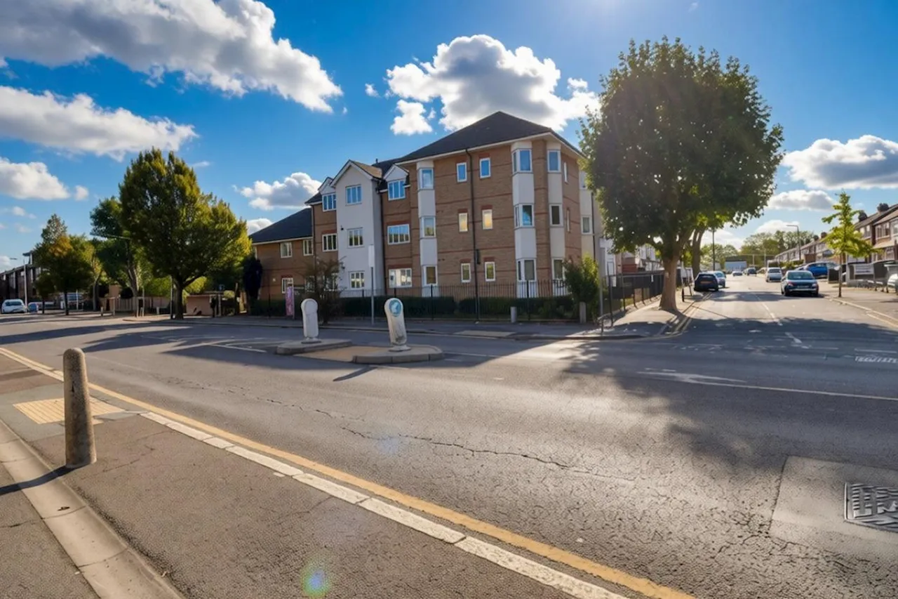 London Road, RM7, photo 15