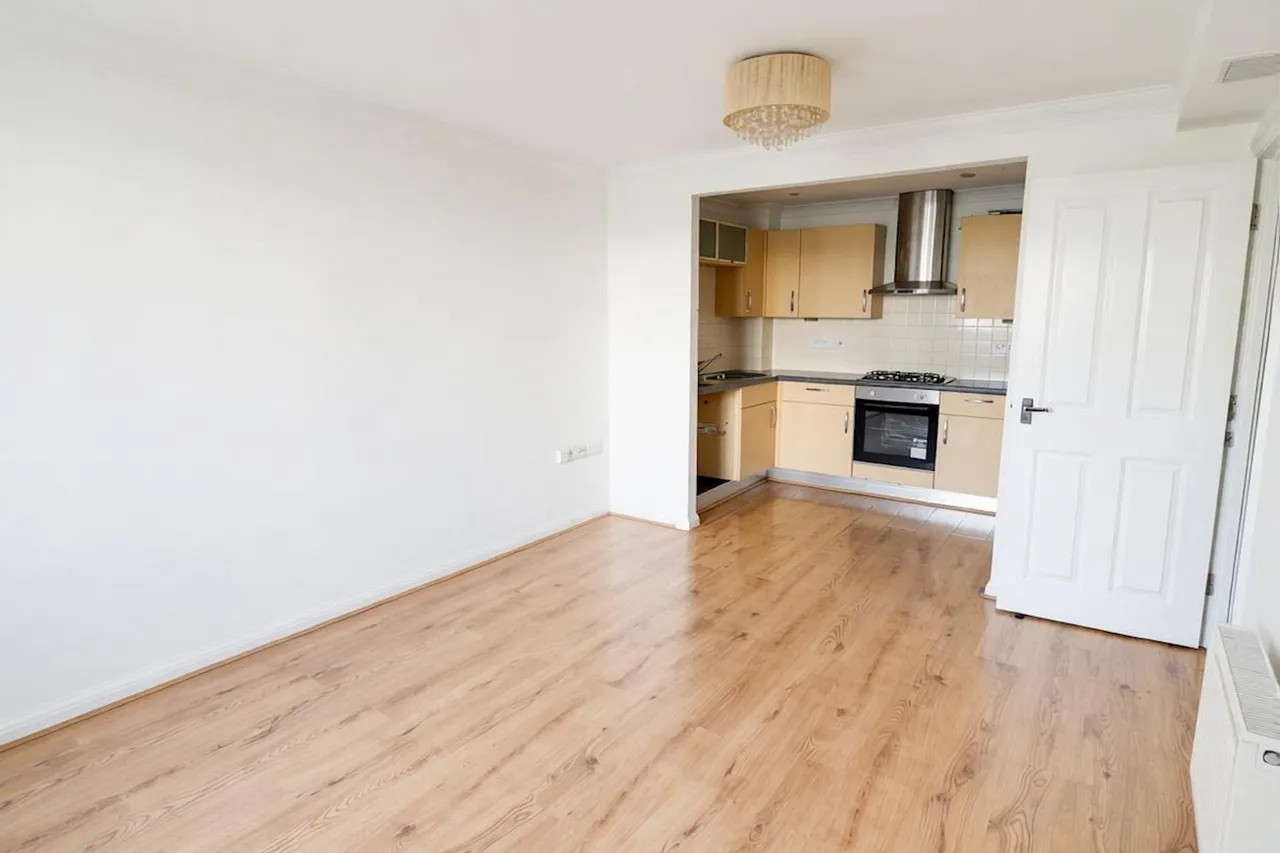London Road, RM7, photo 7