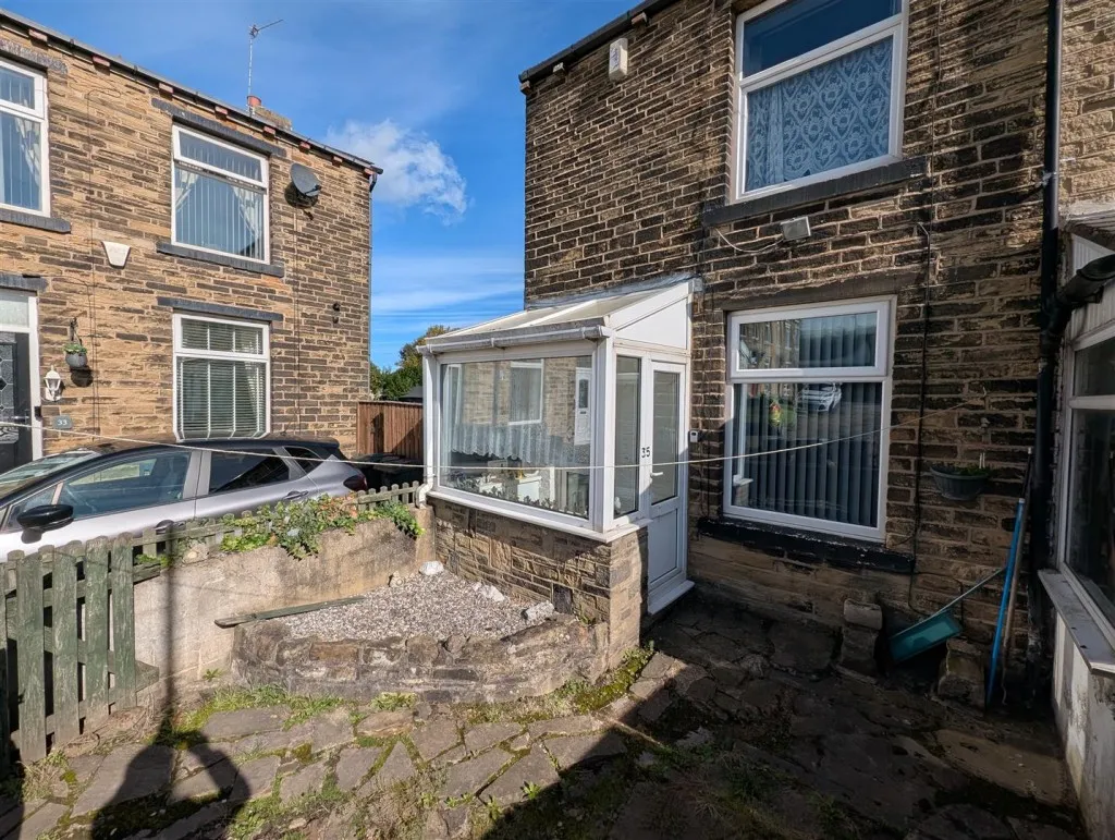Holdsworth Square, Eccleshill, photo 14