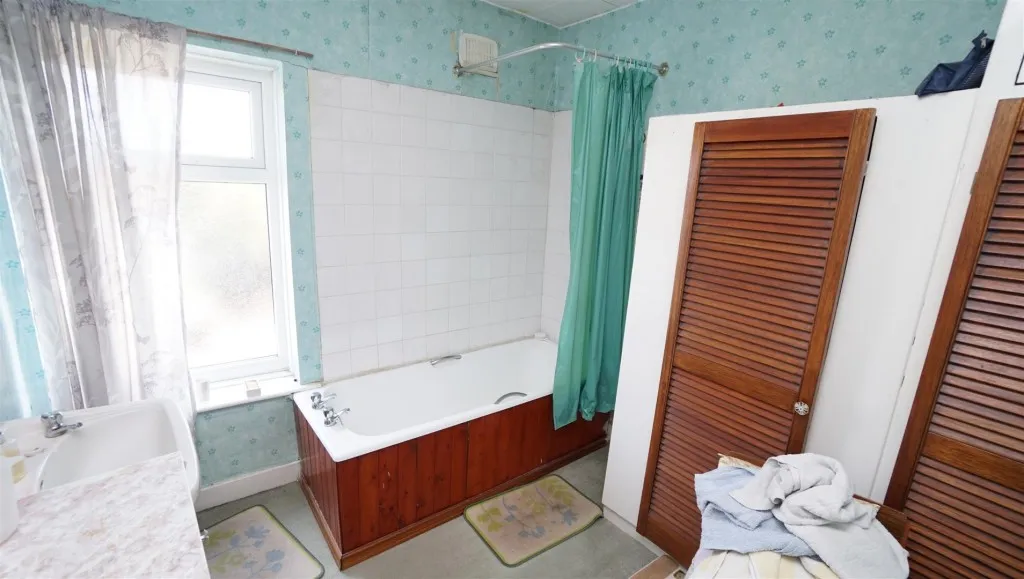 Holdsworth Square, Eccleshill, photo 11
