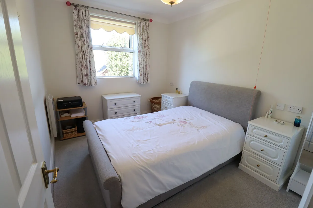 Hockley Road, Rayleigh, Essex, SS6 8BE, photo 9