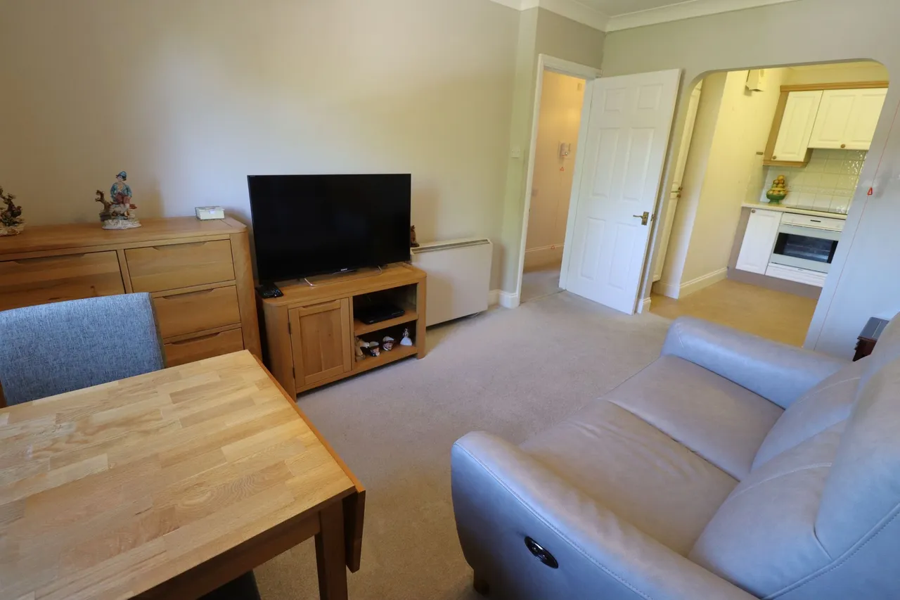 Hockley Road, Rayleigh, Essex, SS6 8BE, photo 5
