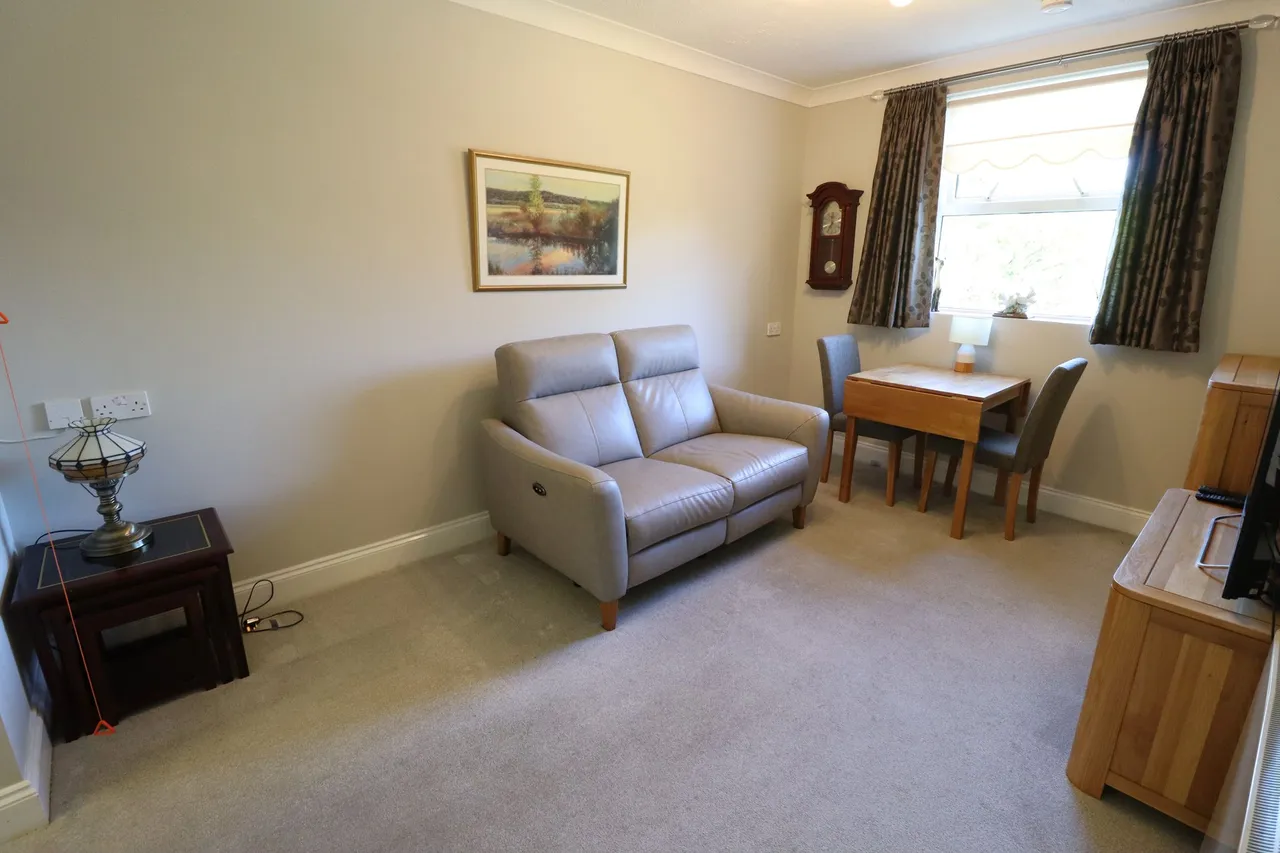 Hockley Road, Rayleigh, Essex, SS6 8BE, photo 6