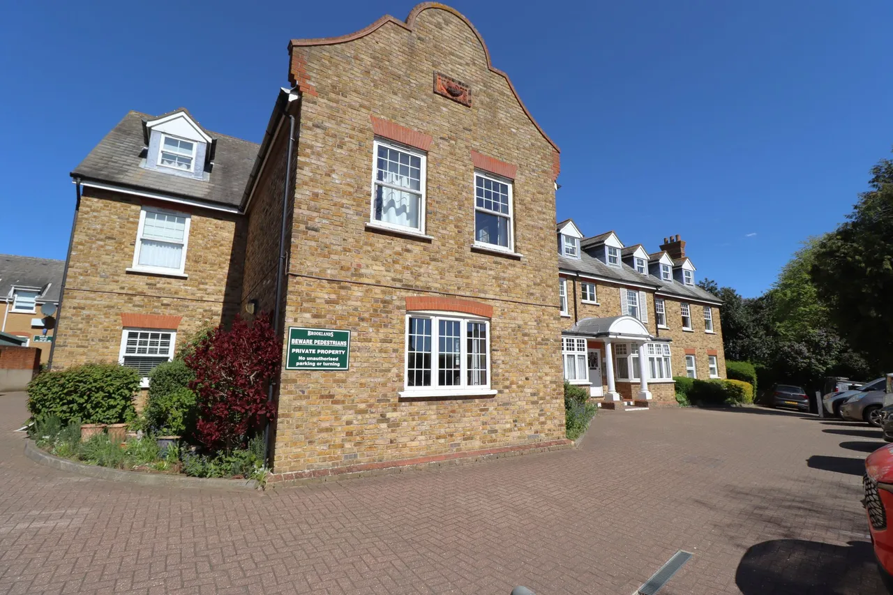1 bed flat for sale — Hockley Road, Rayleigh, Essex, SS6 8BE