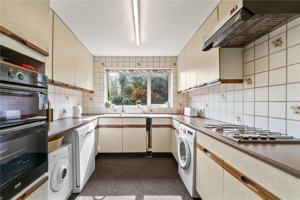 Wensleydale Gardens, Hampton, TW12 2LU, photo 9