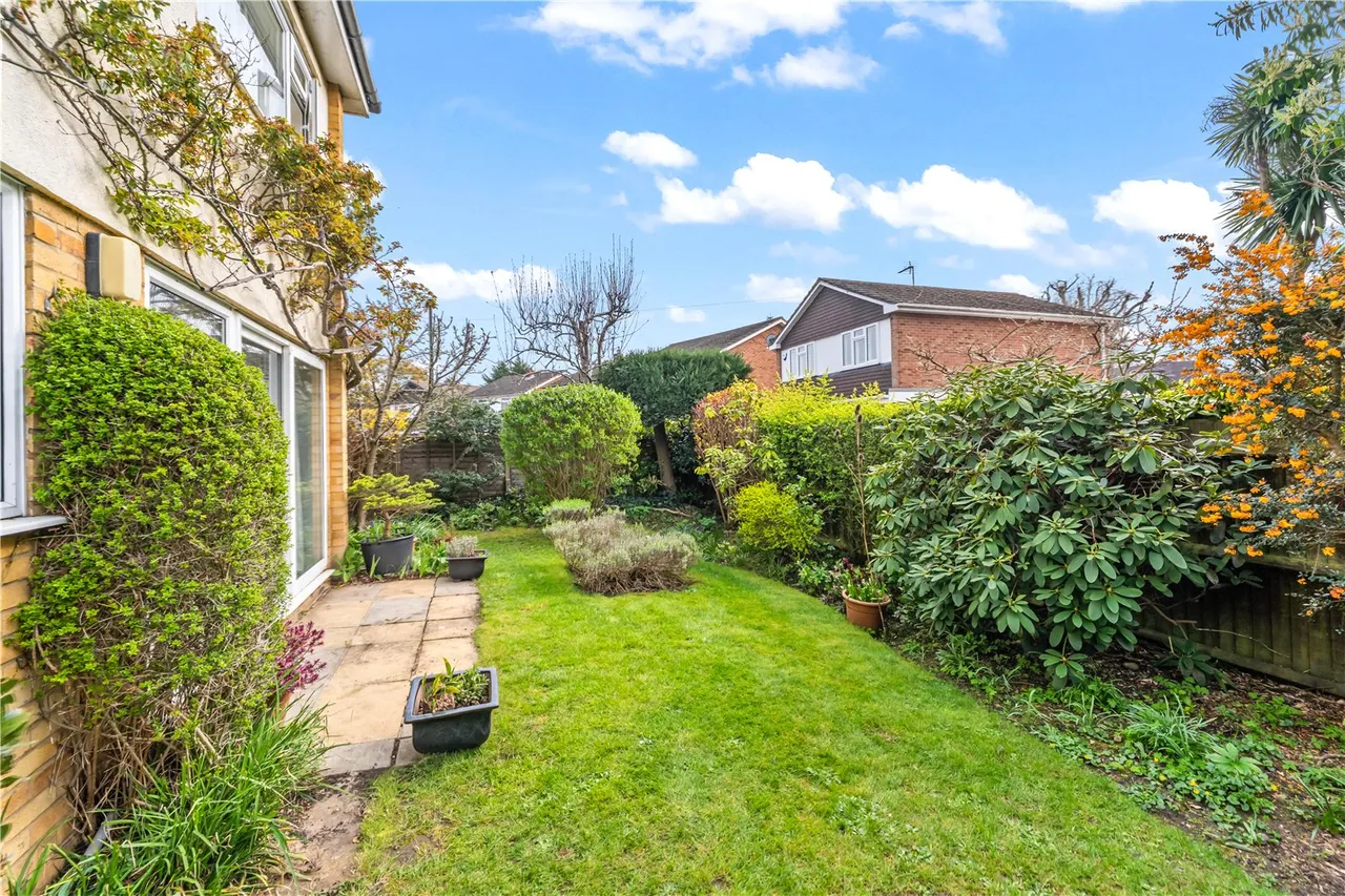 Wensleydale Gardens, Hampton, TW12 2LU, photo 2