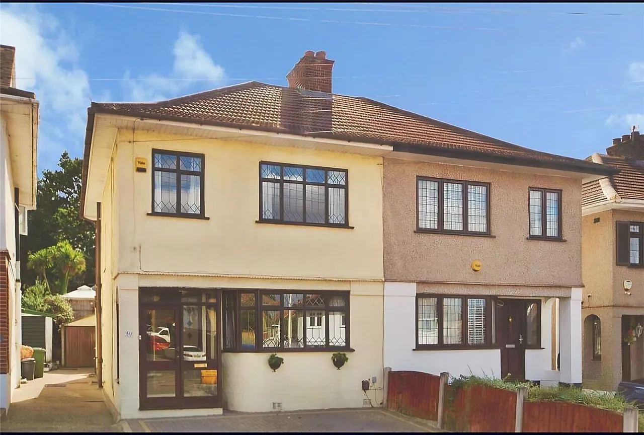 3 bed house for sale, Kingshill Avenue, Romford, RM5
