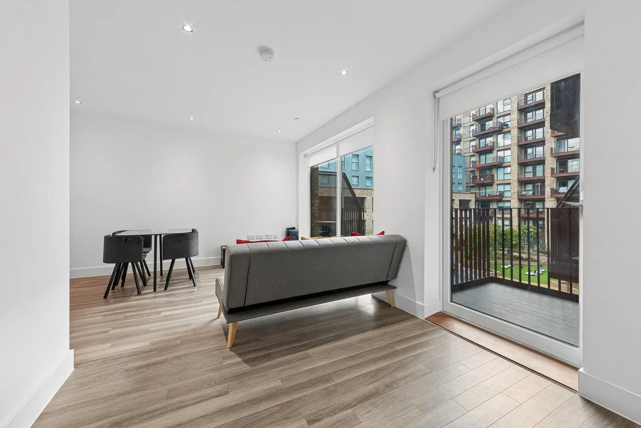 Wray Avenue, London, E16, photo 5