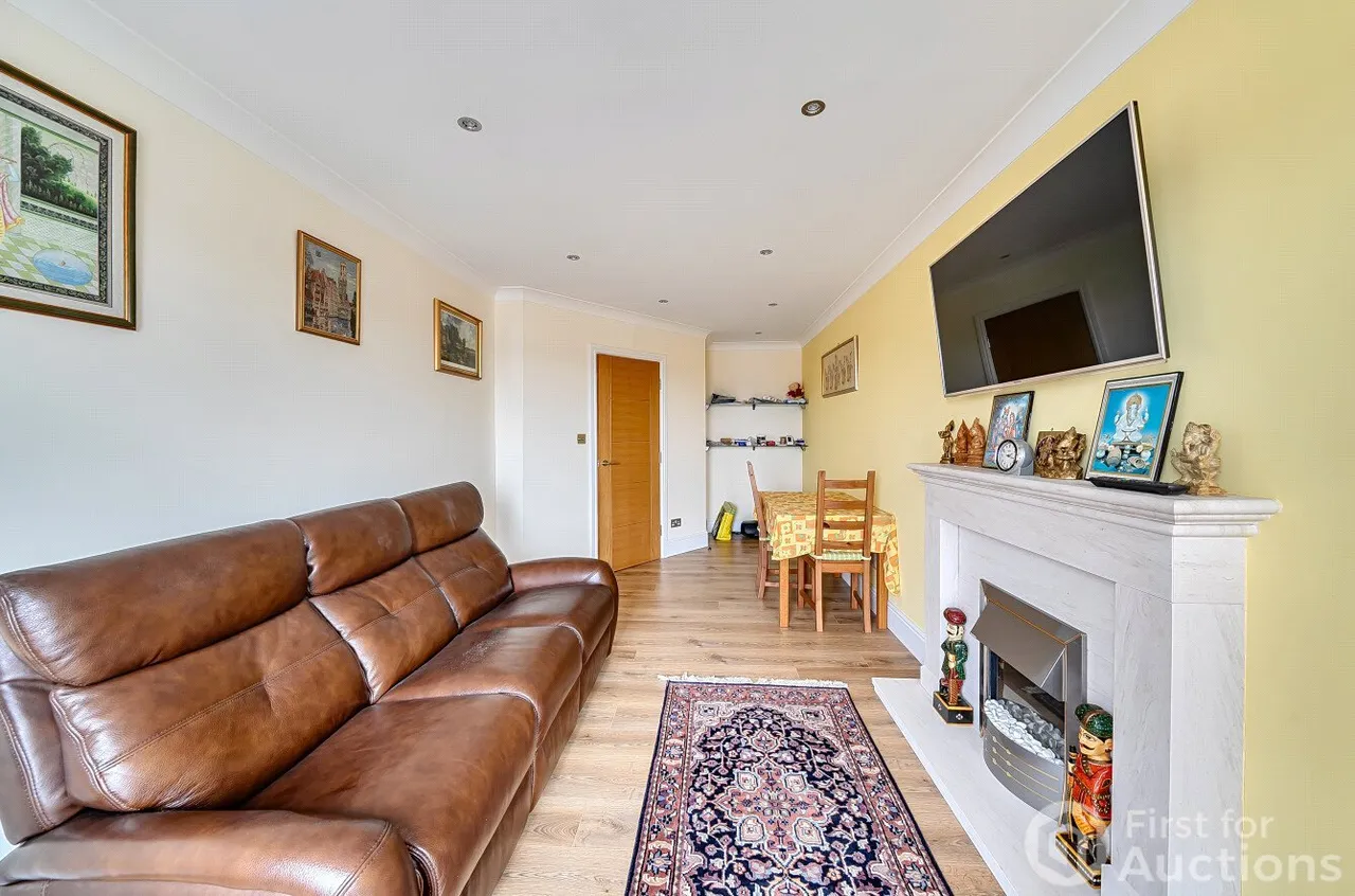 Stylish apartment with covered parking close to transport and local amenities, HA4, photo 4