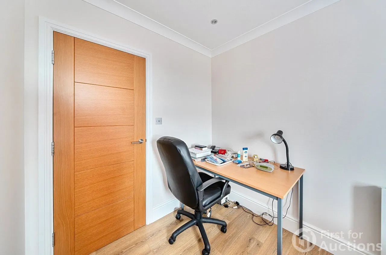 Stylish apartment with covered parking close to transport and local amenities, HA4, photo 7