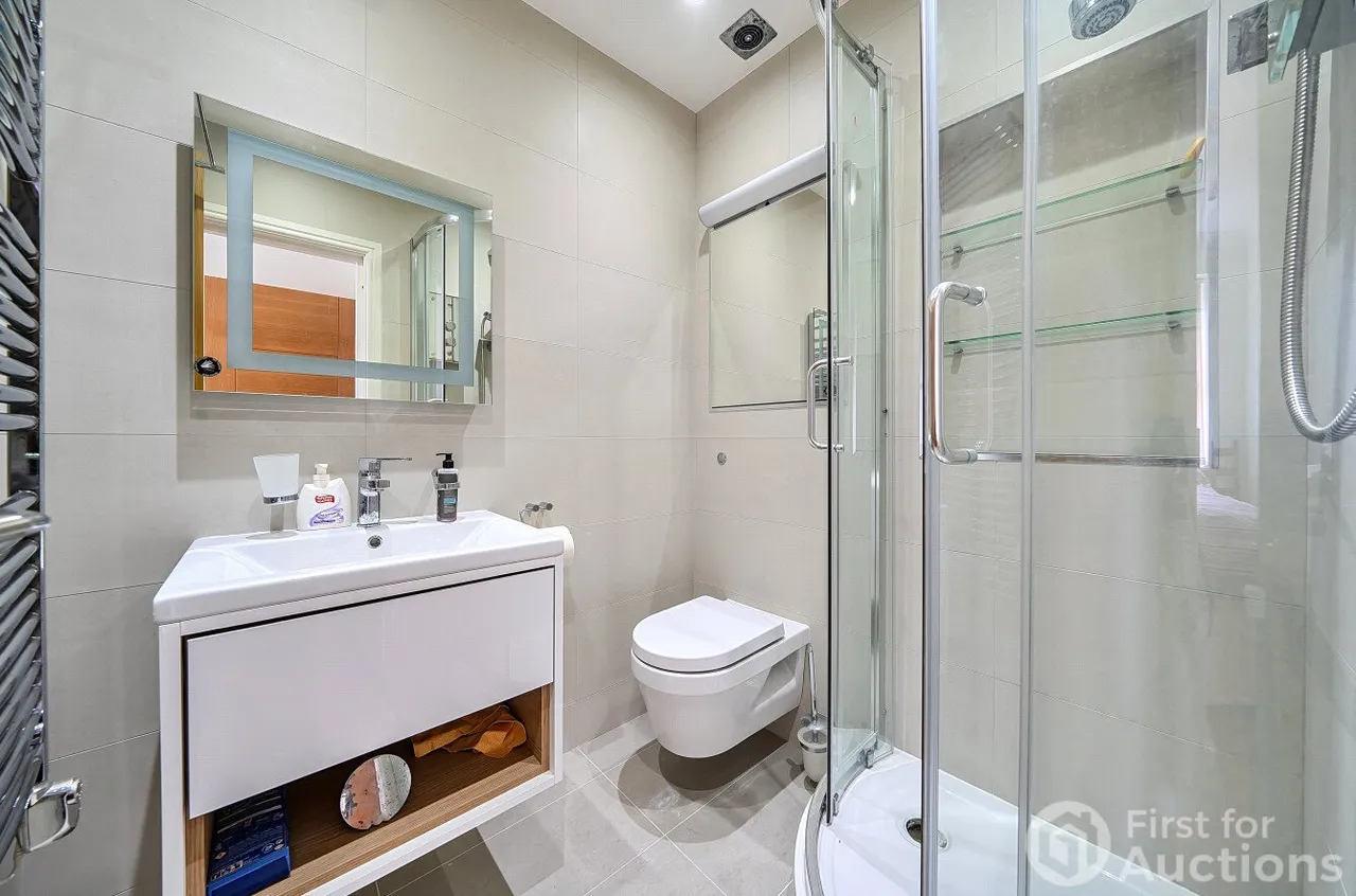 Stylish apartment with covered parking close to transport and local amenities, HA4, photo 9