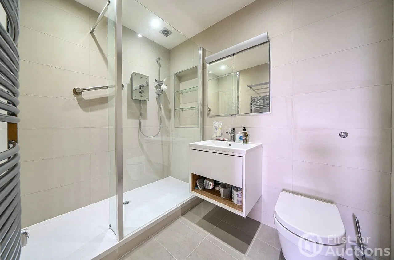 Stylish apartment with covered parking close to transport and local amenities, HA4, photo 11