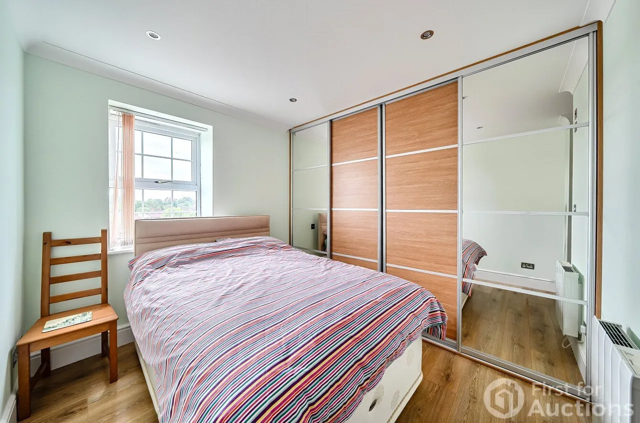 Stylish apartment with covered parking close to transport and local amenities, HA4, photo 10