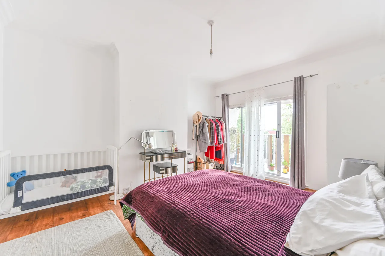 64 Oxgate Gardens, London, photo 12
