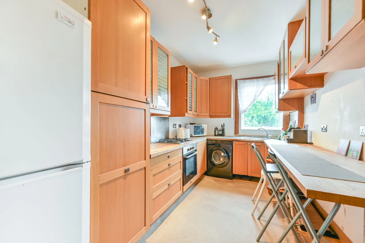 64 Oxgate Gardens, London, photo 2