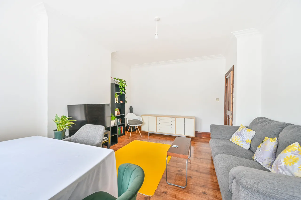 64 Oxgate Gardens, London, photo 9