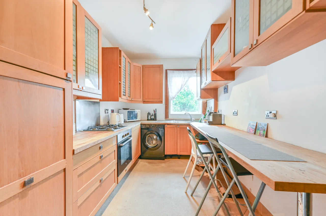 64 Oxgate Gardens, London, photo 5