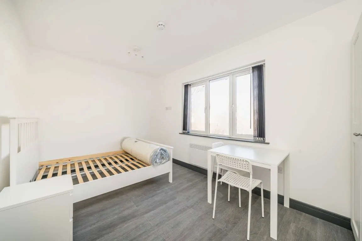 Wellington Avenue, TW3, photo 2