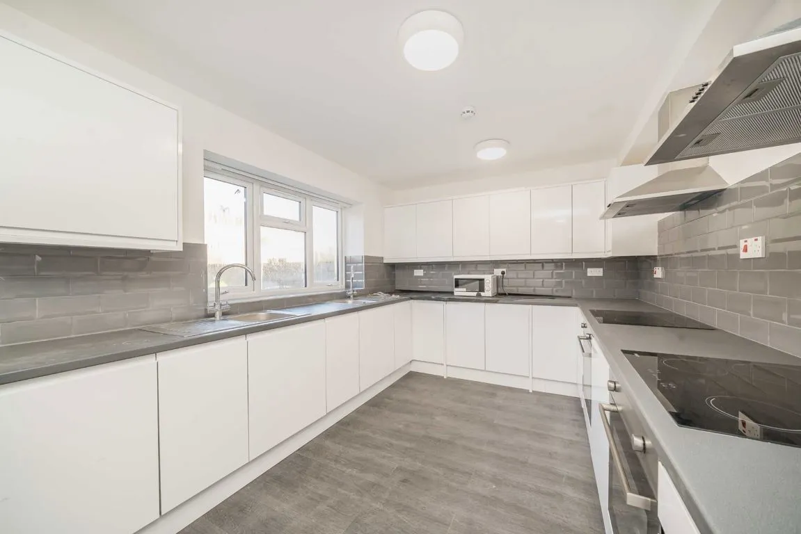 Wellington Avenue, TW3, photo 4