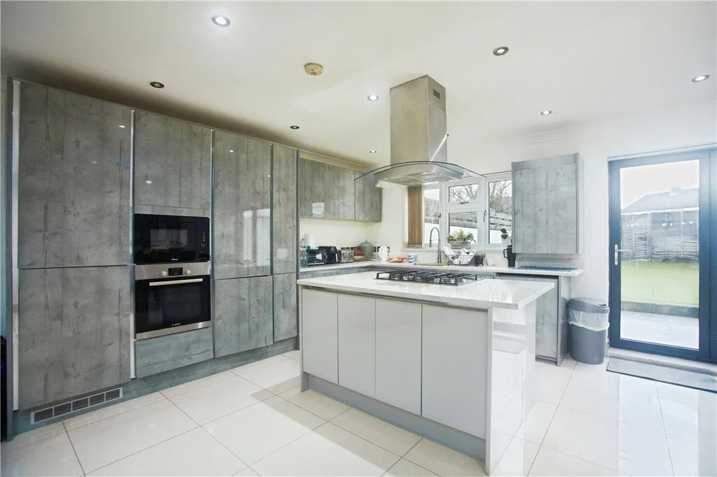 Norbury Crescent, London, SW16, photo 3