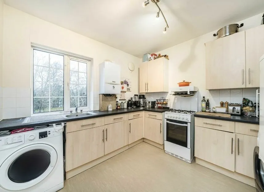 Gunnersbury Avenue, Ealing, W5, photo 4