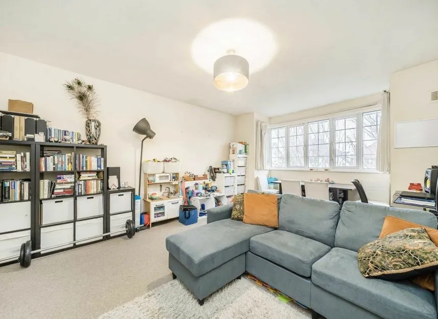 Gunnersbury Avenue, Ealing, W5, photo 2
