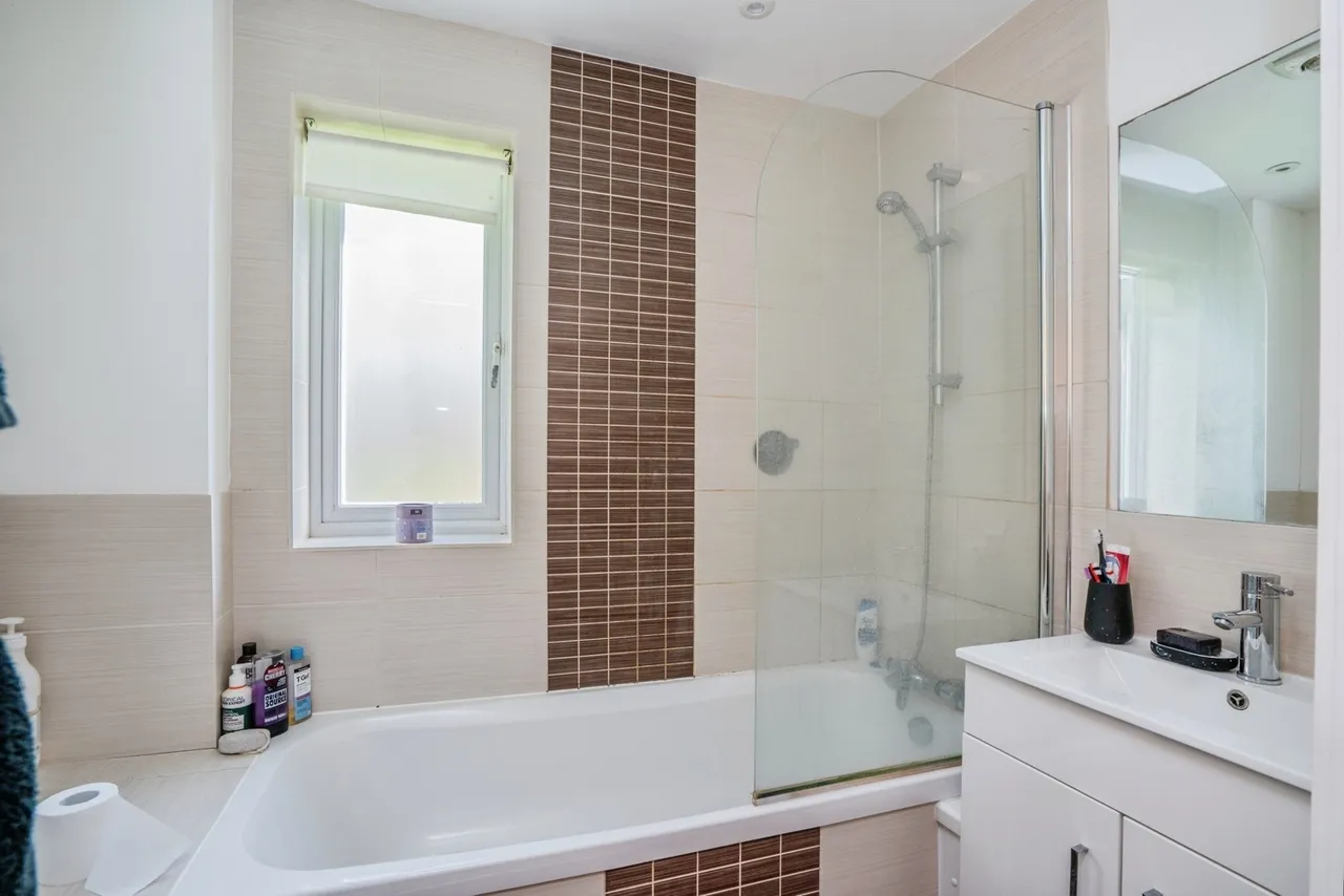 The Spinney, Denmead, PO7, photo 11