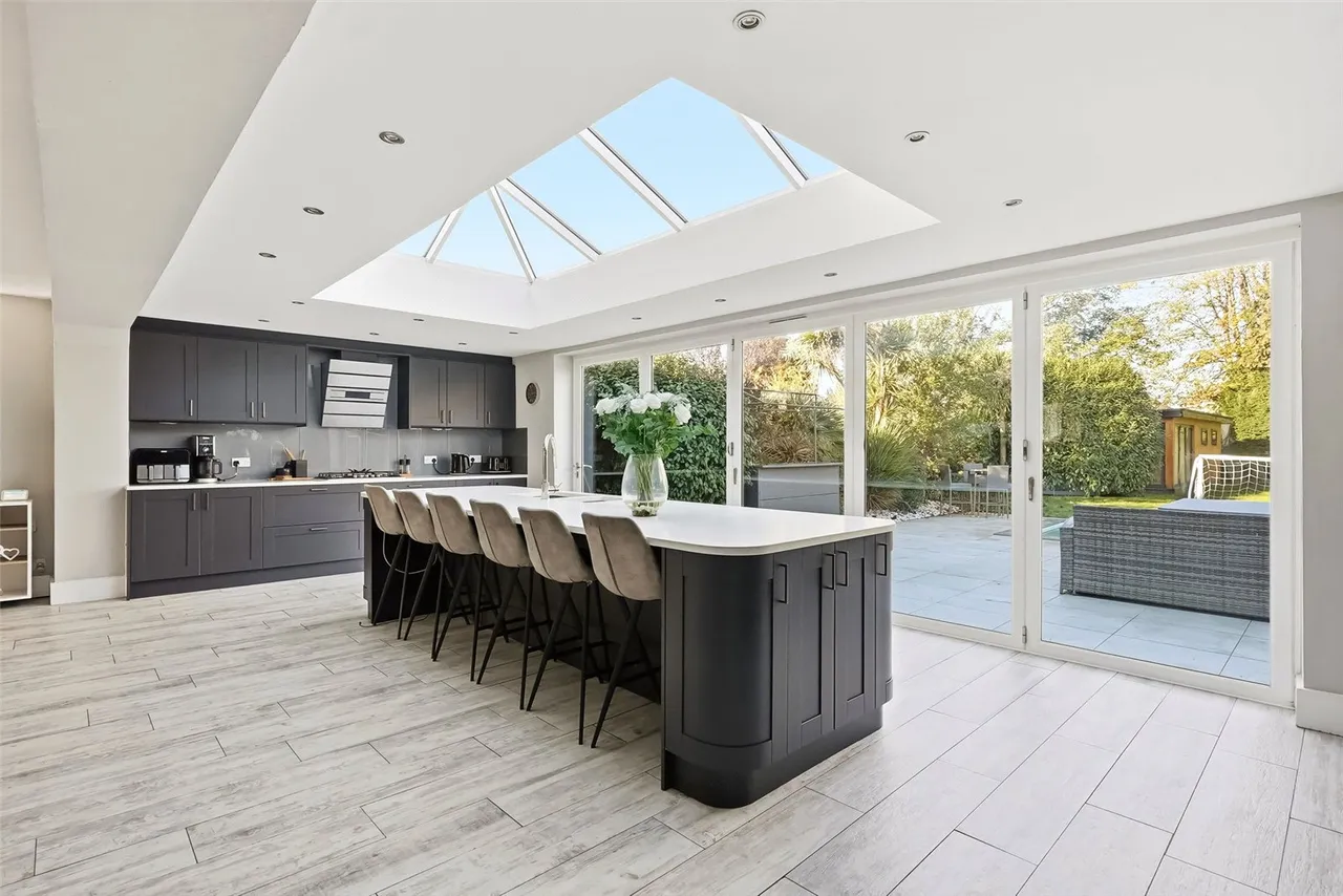 Hawkewood Road, Lower Sunbury, TW16 6HL, photo 6