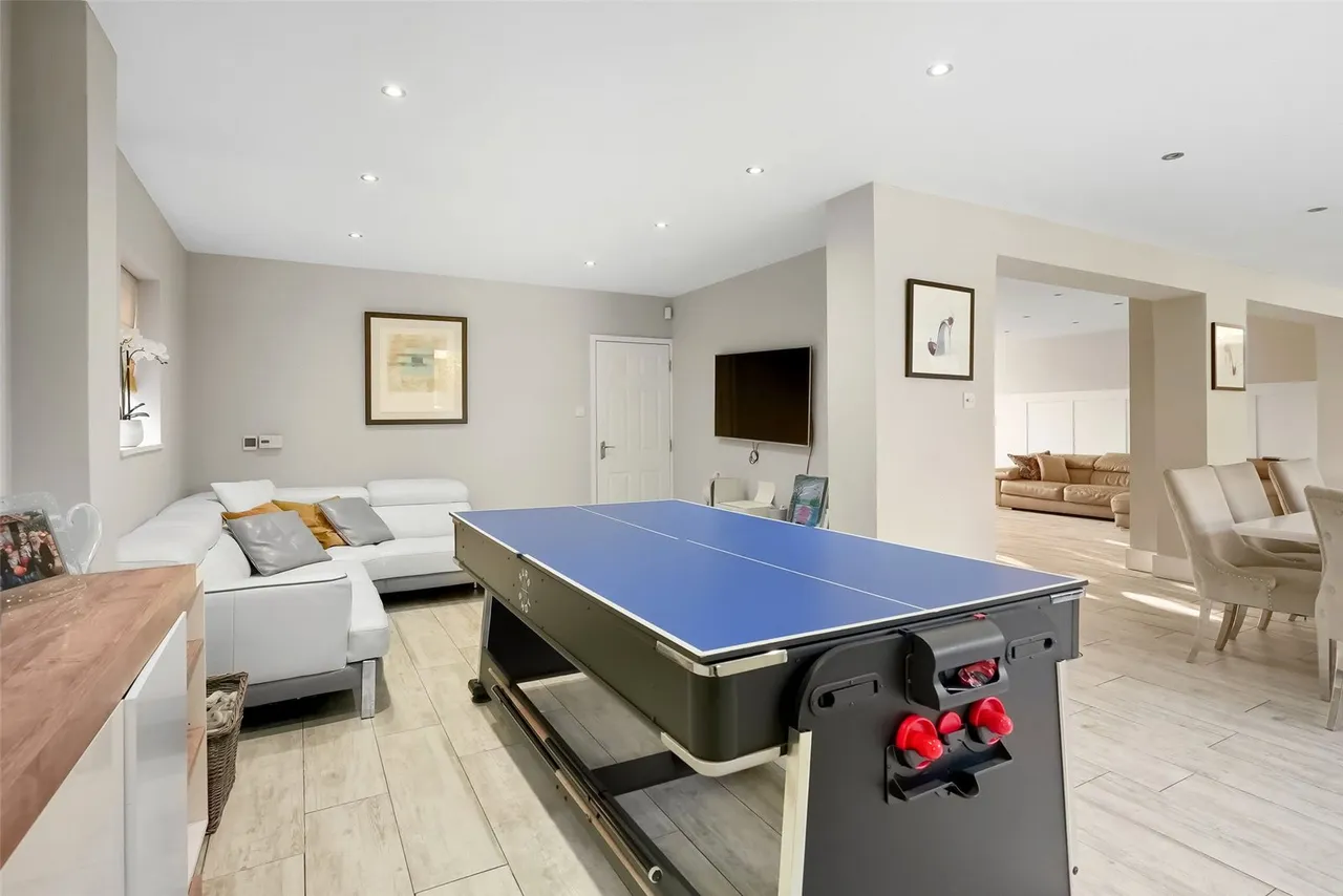 Hawkewood Road, Lower Sunbury, TW16 6HL, photo 5