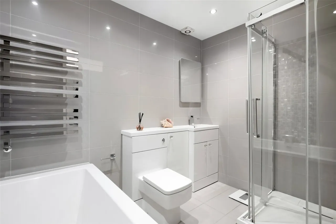 Hawkewood Road, Lower Sunbury, TW16 6HL, photo 17